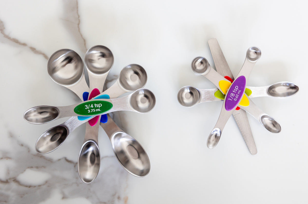 Multi-colored Double- Ended Set of 8 Stainless Steel Magnets Measuring Spoons with Leveler for Dry and Liquid Ingredients